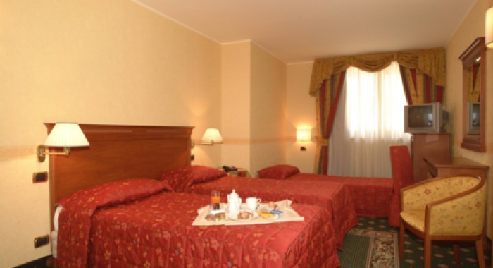 Hotel Cristallo, Sestriere ski chalet, image 2